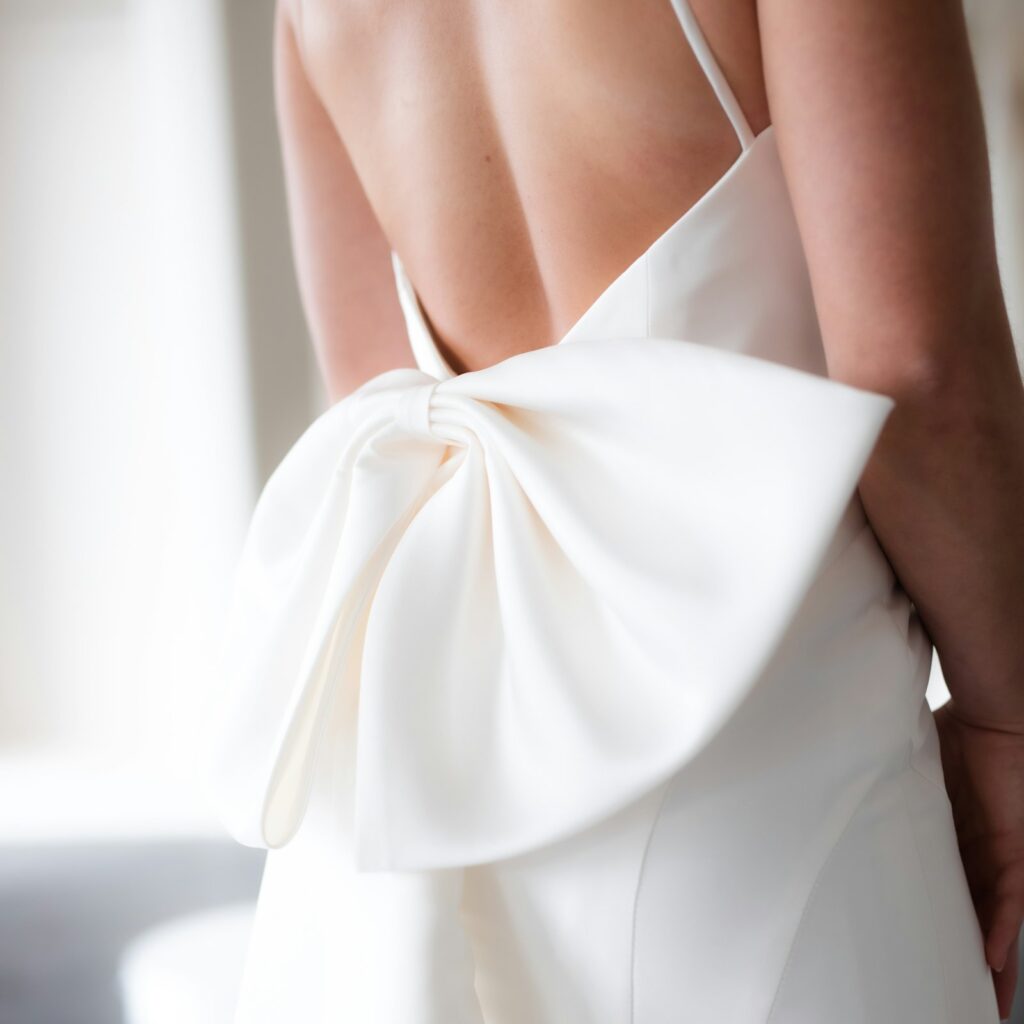 Brautkleid Rückenausschnitt mit großer Schleife in der Rückansicht